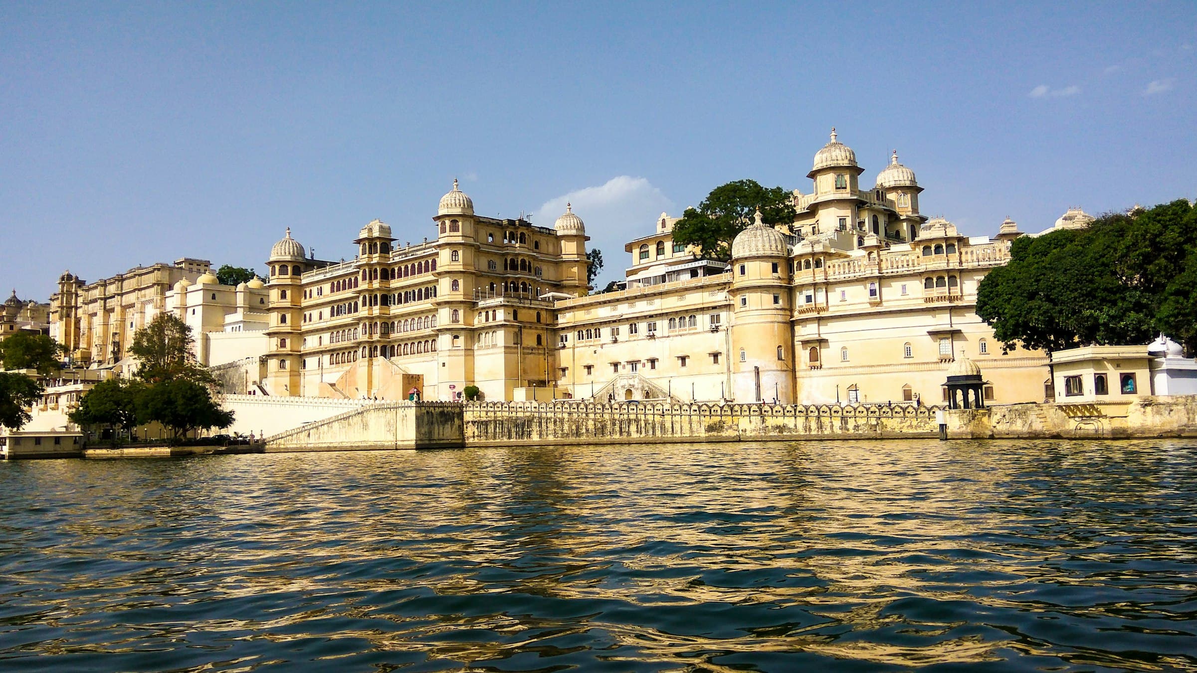 City Palace reflected in Lake Pichola, Udaipur