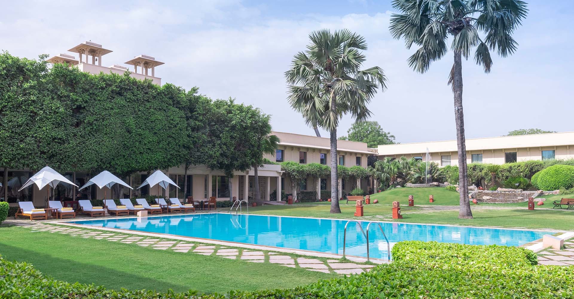 The pool and poolside garden at Trident Agra