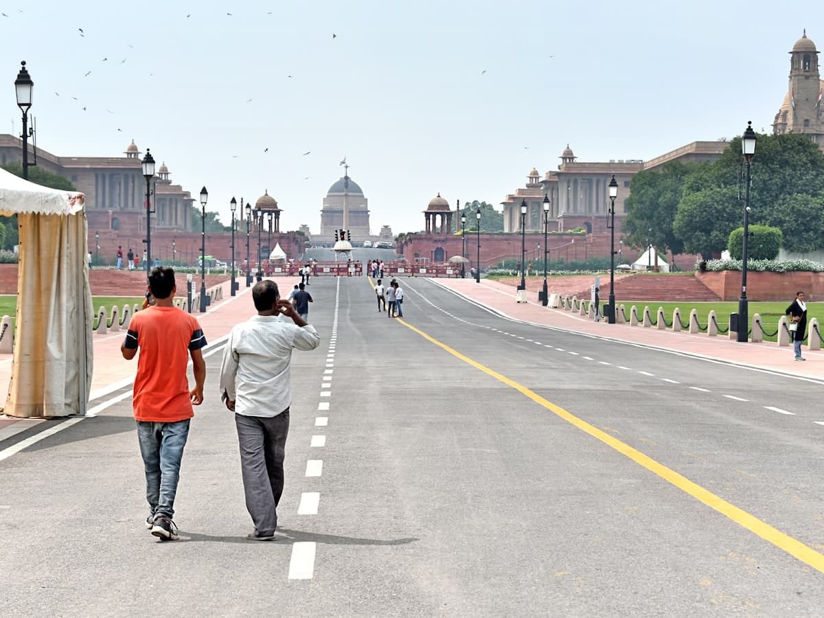 The ceremonial Kartavya Path axis in Lutyens' New Delhi, its broad avenue running toward the domed Secretariat blocks and Rashtrapati Bhavan on Raisina Hill.