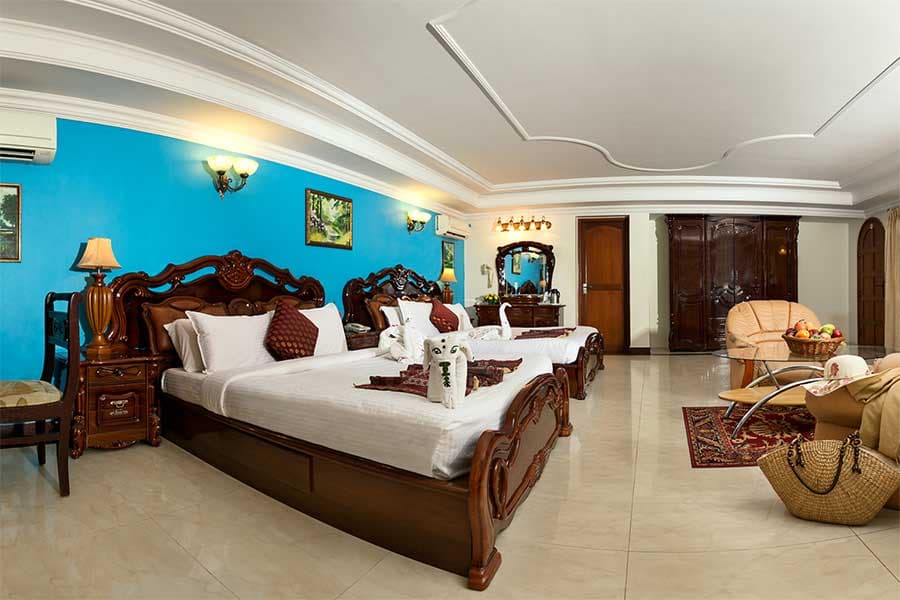 Queen Suite bedroom with twin beds at Ideal Beach Resort, Mamallapuram