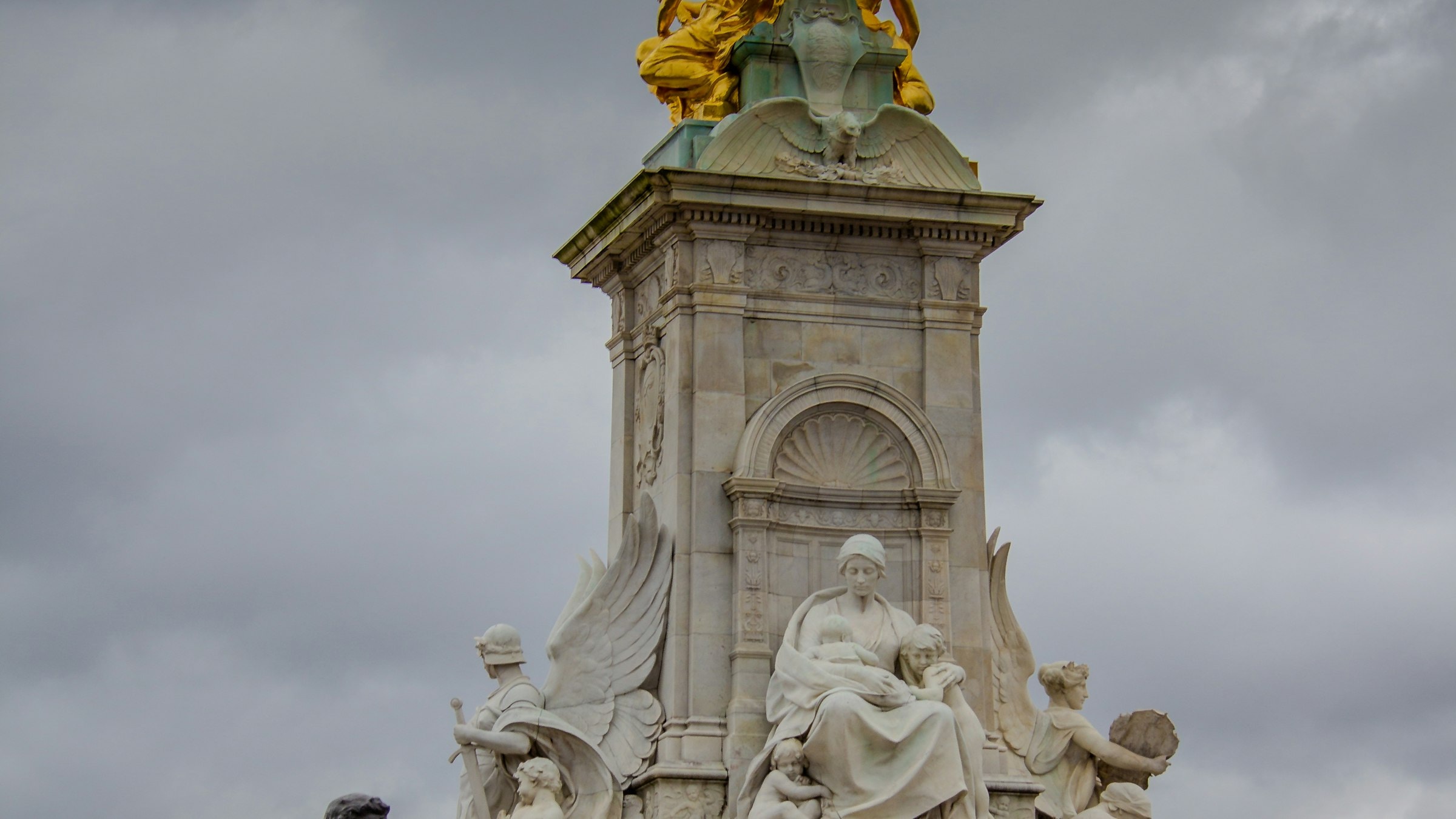Victoria Memorial standing grandly against a cloudy Kolkata sky