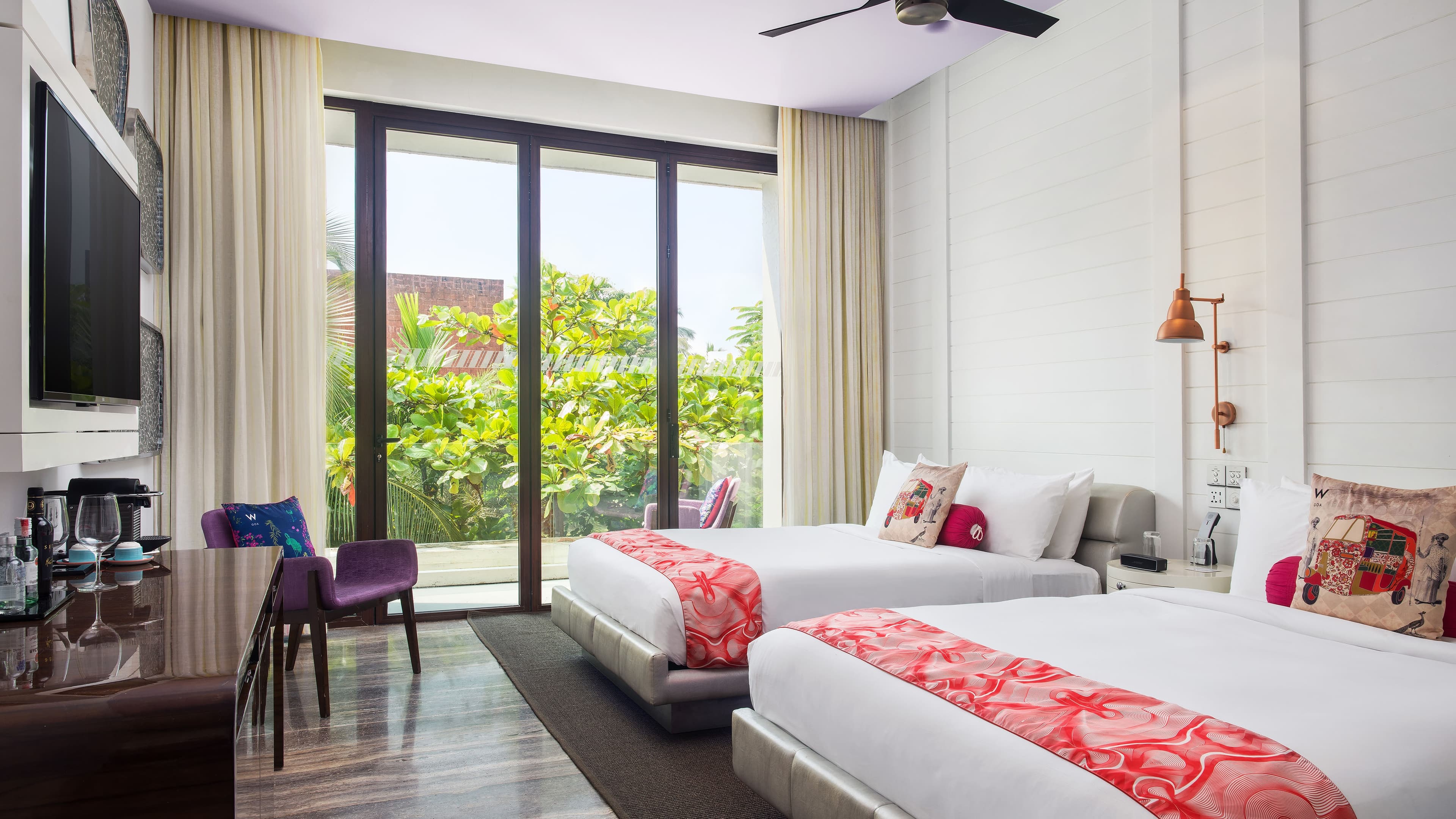 Wonderful Room with two beds and garden-view terrace doors at W Goa