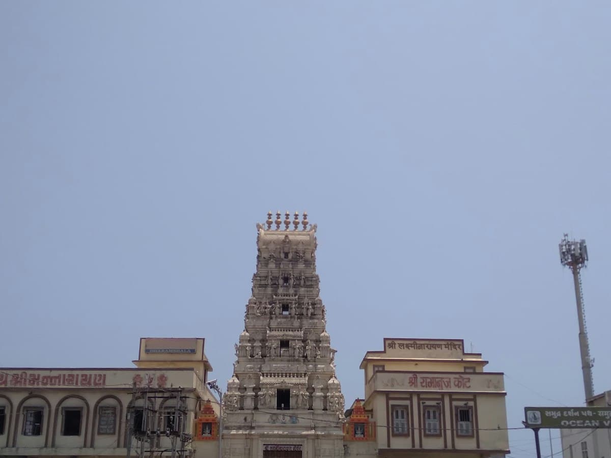 Temple shikhara and surrounding buildings at Somnath, Gujarat, in hazy daylight
