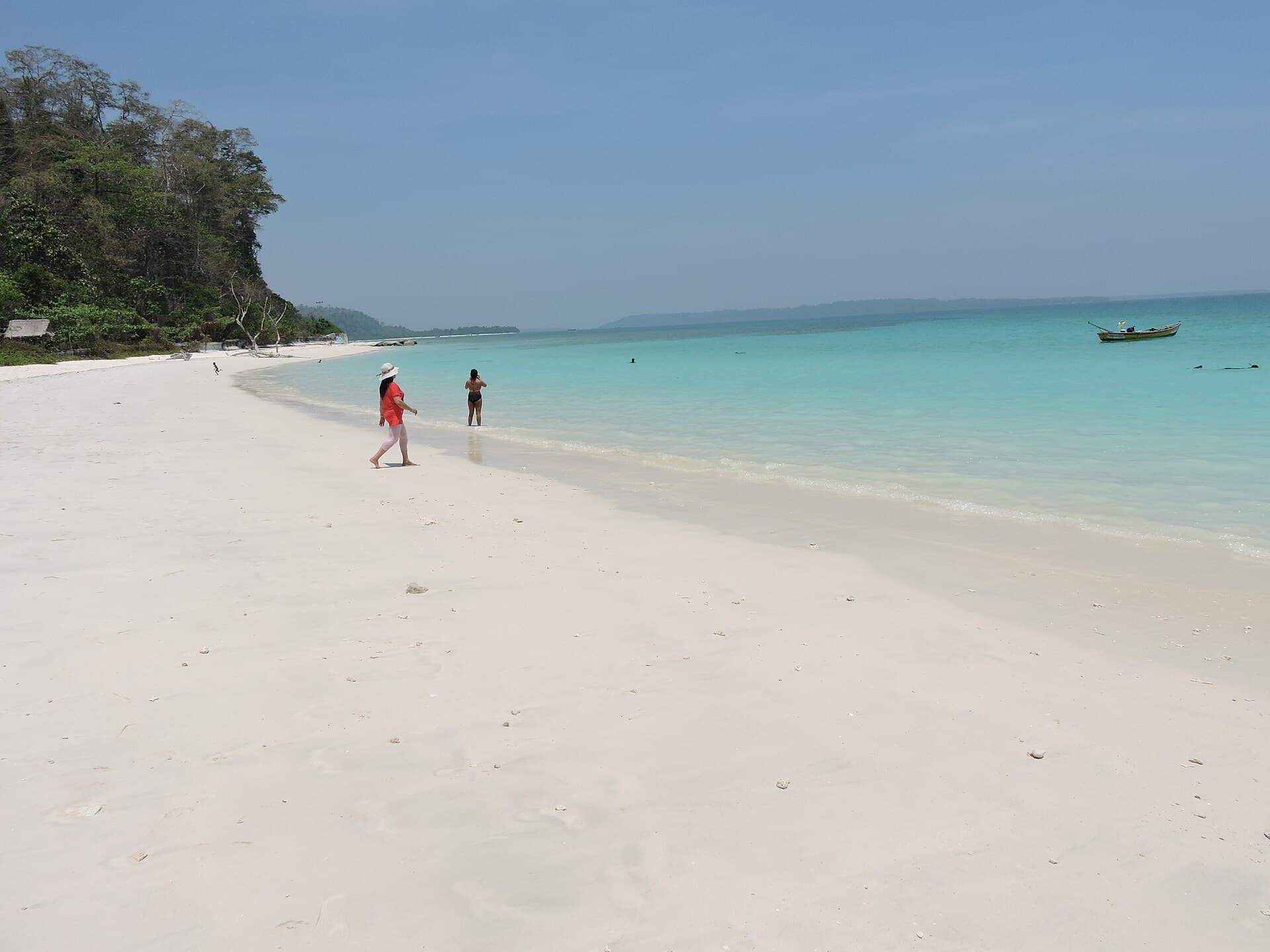 White sand and turquoise shallows at Kalapathar Beach, Havelock Island