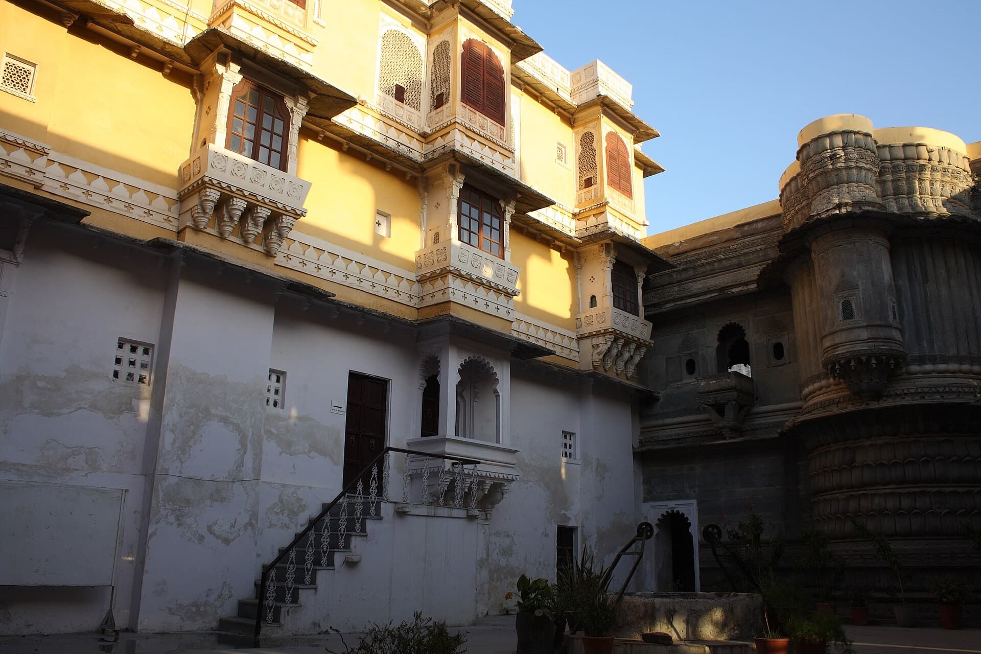 Front view of Bagore ki Haveli beside Lake Pichola, Udaipur